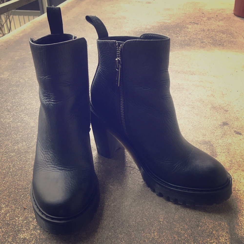 Dr. Martens Magdalena Bootie
